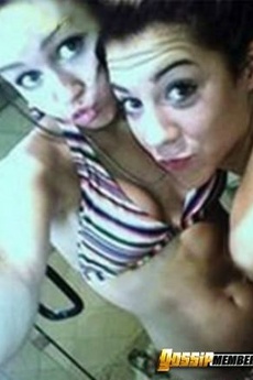 Kinky Miley Cyrus In Her Hacked Cellphone Photos