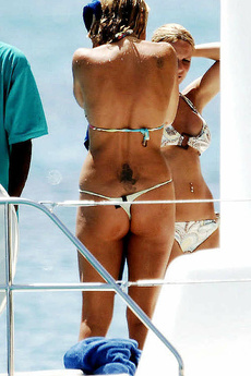 Rachel Hunter Hot Ass In Thong Bikini