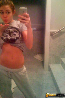 Miley Cyrus Readies Her Eighteen Year Old Body For A Fuck With Raunchy Selfshooting Pics