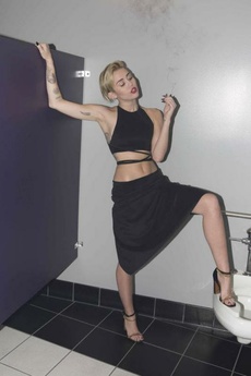 Miley Cyrus Go Wild While Posing In Various Naughty Pictures