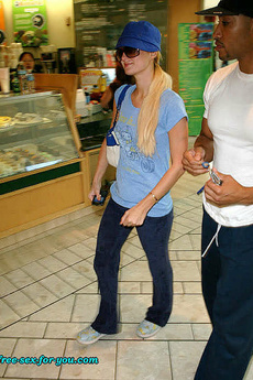 Paris Hilton Looks Hot In Sports Outfit