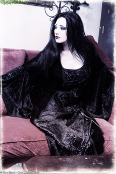 Very Busty Black Haired Vampire Girl In Velvet