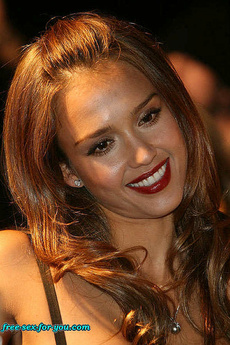 Jessica Alba Looks Very Hot As A Blonde