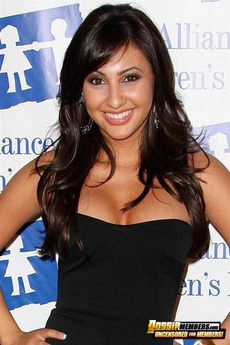 Glam Teen Queen Francia Raisa Loves Showing Skin In Pictures