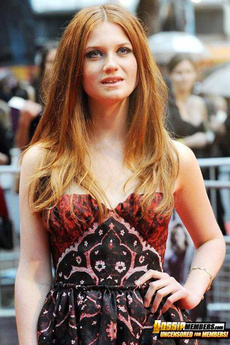 Harry Potter Star Bonnie Wright In Glamorous And Paparazzi Photos