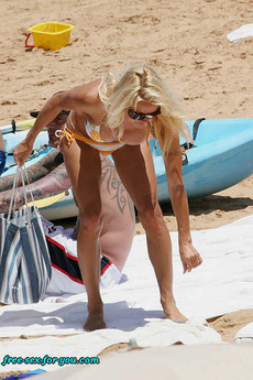 Pamela Anderson Hot Body In A Bikini