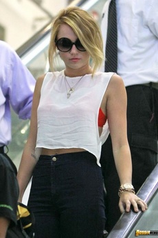 Sexy Kinky Miley Cyrus Bra Peek At New Orleans Airport