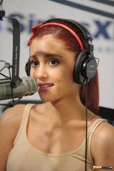 Hot Ariana Grande In A Sexy Tight Fit Tank Top