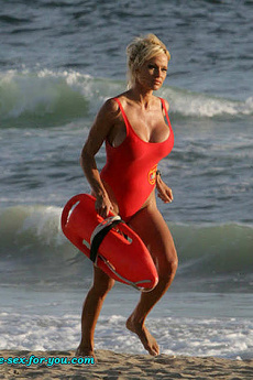 Pamela Anderson Hot In Bikini While Filming Baywatch